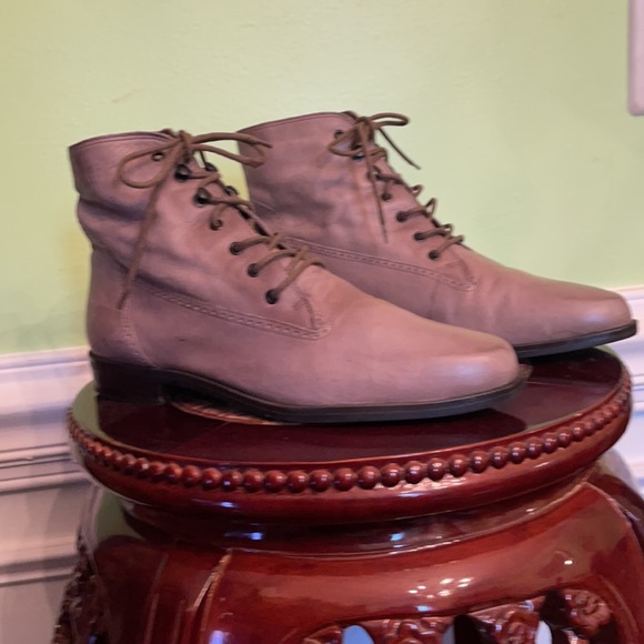 Nine West smoke Grey booties like new - Picture 2 of 8